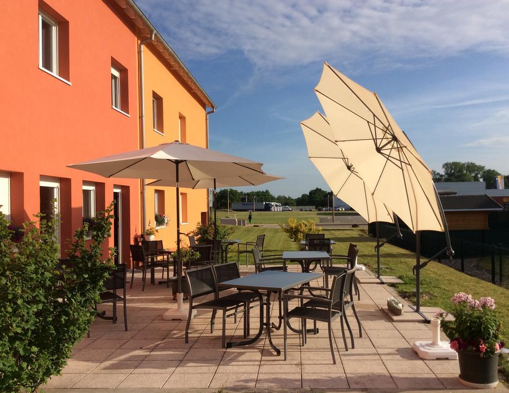 Hotel Des Bois Seltz ภายนอก รูปภาพ