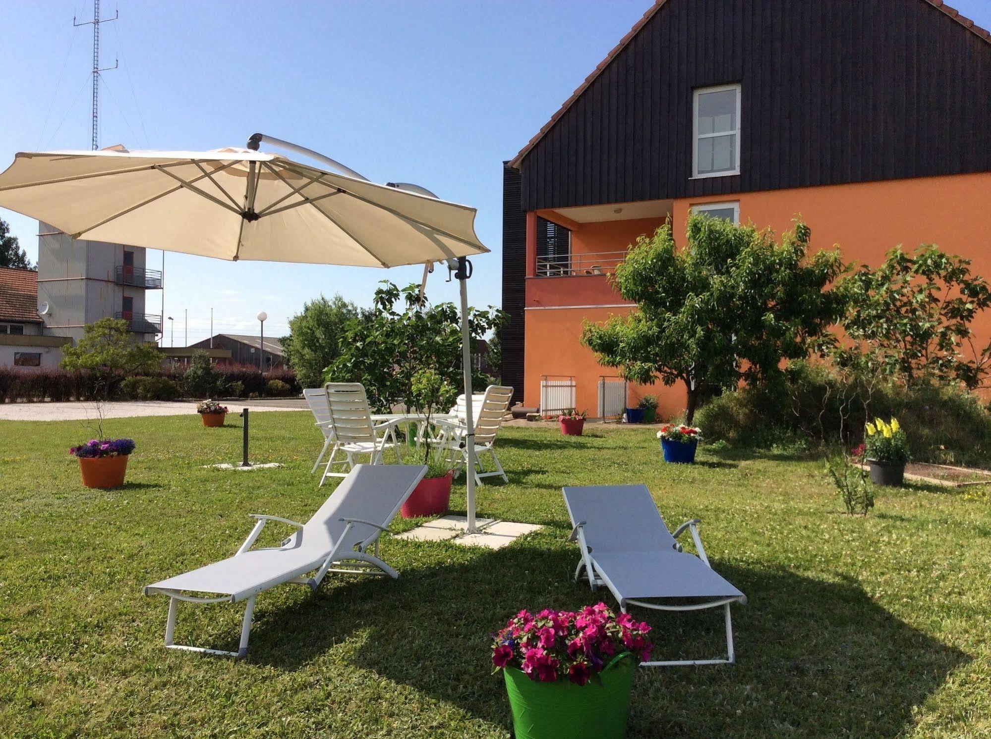 Hotel Des Bois Seltz ภายนอก รูปภาพ